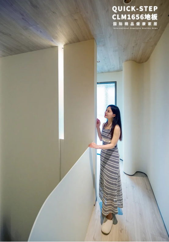 案例精选|地板上顶“材色”俱佳，拿捏空间的自洽感 image